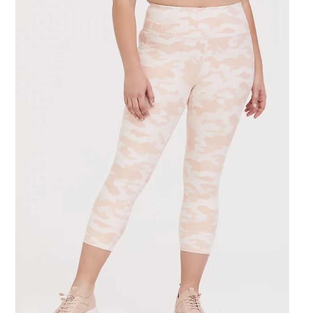 Torrid Light Pink Camo Active Leggings, size 3